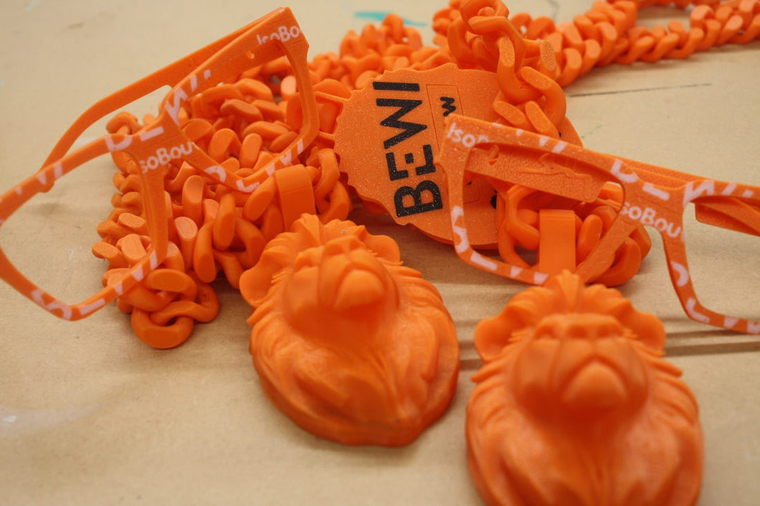 Bewi Isobouw kiest voor custom WK-kettingen en brillen van Voetbalbaas