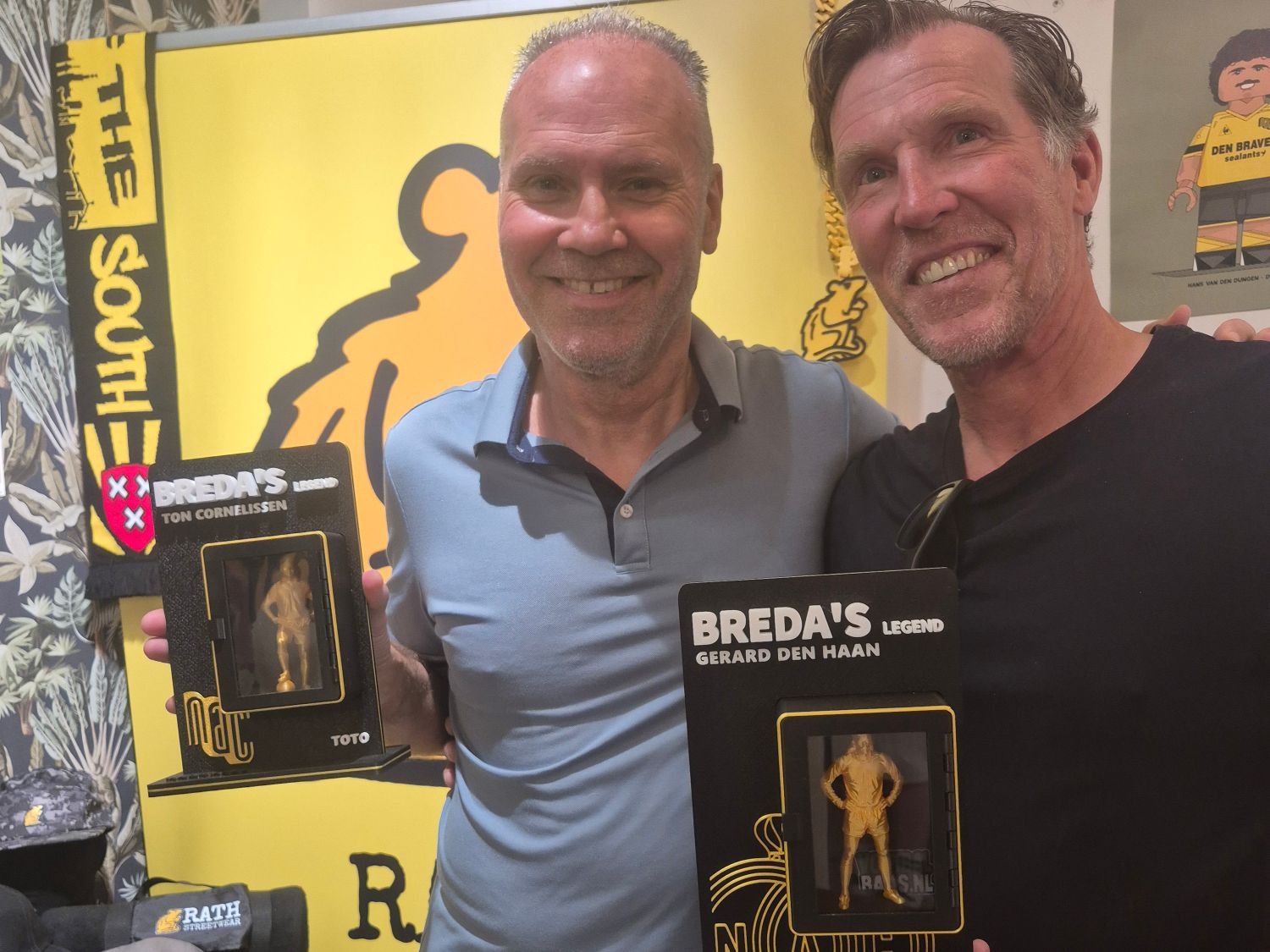 VoetbalBaas eert NAC-iconen: Ton Cornelissen en Gerard den Haan ontvangen Breda Legends-award van Rath Streetwear
