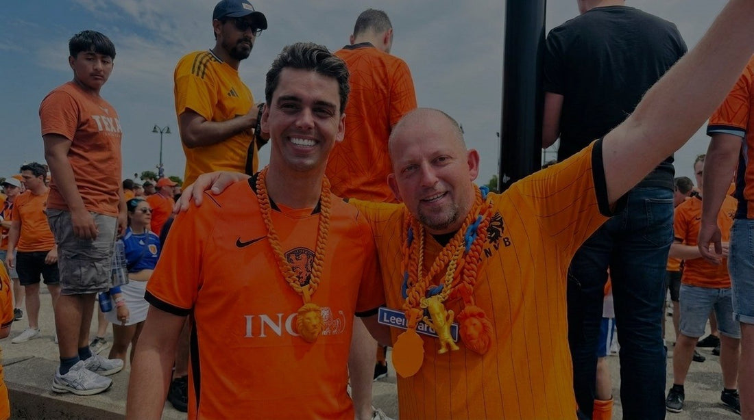 Oranje Fanteam steelt de show in Dallas: dikgeschakeld met Voetbalbaas kettingen tijdens Nederland – Japan